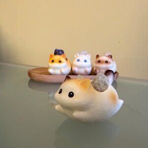 Cute Cat Crystal Figurines – Resin Desk Decor with Natural Stones